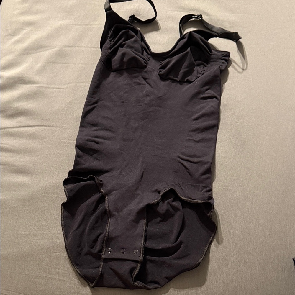 Skims Large NWOT Black Bodysuit with Adjustable Straps